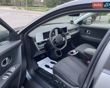 Серый Хендай Ioniq 5, объемом двигателя 0 л и пробегом 7 тыс. км за 30999 $, фото 41 на Automoto.ua