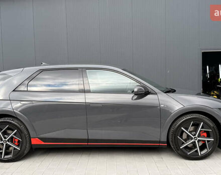 Серый Хендай Ioniq 5, объемом двигателя 0 л и пробегом 2 тыс. км за 40500 $, фото 4 на Automoto.ua