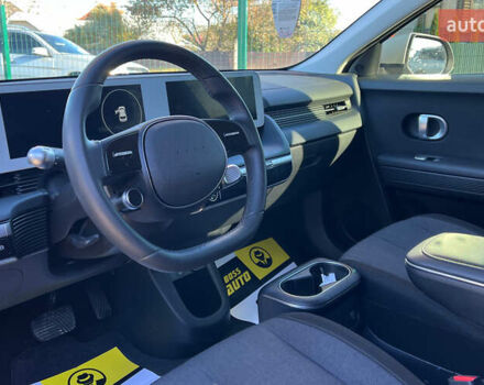 Серый Хендай Ioniq 5, объемом двигателя 0 л и пробегом 13 тыс. км за 27300 $, фото 6 на Automoto.ua