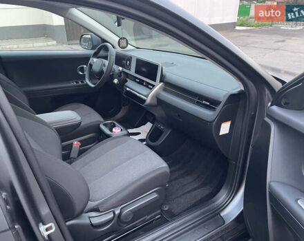 Серый Хендай Ioniq 5, объемом двигателя 0 л и пробегом 7 тыс. км за 30999 $, фото 47 на Automoto.ua