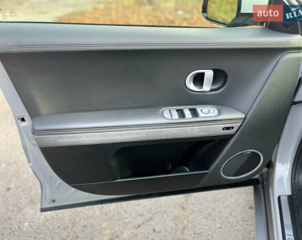 Серый Хендай Ioniq 5, объемом двигателя 0 л и пробегом 29 тыс. км за 27500 $, фото 16 на Automoto.ua