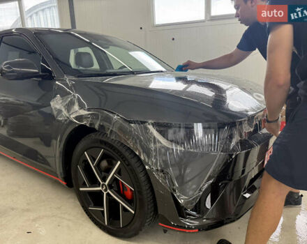 Серый Хендай Ioniq 5, объемом двигателя 0 л и пробегом 2 тыс. км за 40500 $, фото 1 на Automoto.ua