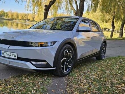 Серый Хендай Ioniq 5, объемом двигателя 0 л и пробегом 32 тыс. км за 24500 $, фото 1 на Automoto.ua