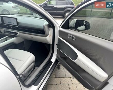Белый Хендай IONIQ 6, объемом двигателя 0 л и пробегом 7 тыс. км за 32600 $, фото 32 на Automoto.ua
