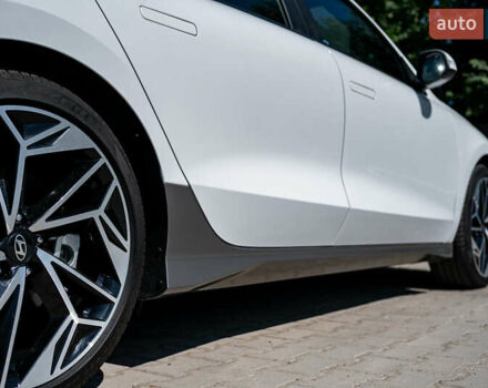 Белый Хендай IONIQ 6, объемом двигателя 0 л и пробегом 4 тыс. км за 25950 $, фото 18 на Automoto.ua
