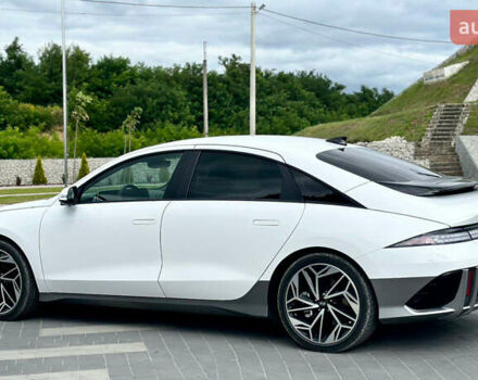 Белый Хендай IONIQ 6, объемом двигателя 0 л и пробегом 50 тыс. км за 25700 $, фото 8 на Automoto.ua
