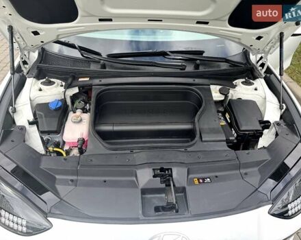 Белый Хендай IONIQ 6, объемом двигателя 0 л и пробегом 7 тыс. км за 32600 $, фото 54 на Automoto.ua
