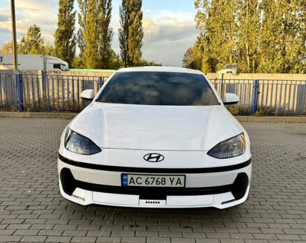 Белый Хендай IONIQ 6, объемом двигателя 0 л и пробегом 49 тыс. км за 25000 $, фото 1 на Automoto.ua