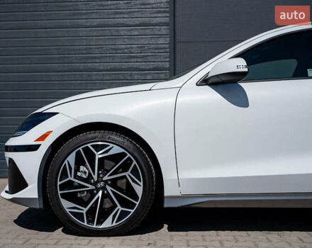 Белый Хендай IONIQ 6, объемом двигателя 0 л и пробегом 4 тыс. км за 25950 $, фото 5 на Automoto.ua