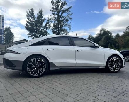 Белый Хендай IONIQ 6, объемом двигателя 0 л и пробегом 7 тыс. км за 32600 $, фото 6 на Automoto.ua
