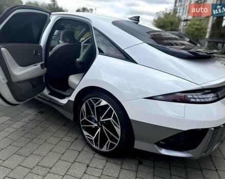 Белый Хендай IONIQ 6, объемом двигателя 0 л и пробегом 7 тыс. км за 32600 $, фото 38 на Automoto.ua