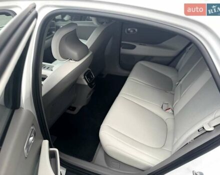 Белый Хендай IONIQ 6, объемом двигателя 0 л и пробегом 7 тыс. км за 32600 $, фото 42 на Automoto.ua