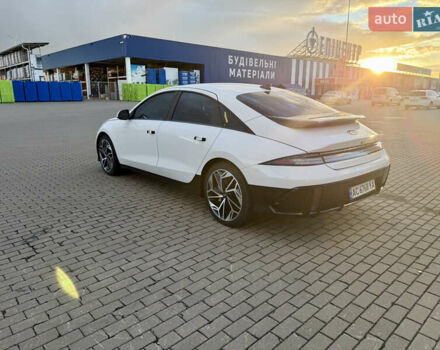 Белый Хендай IONIQ 6, объемом двигателя 0 л и пробегом 49 тыс. км за 25000 $, фото 6 на Automoto.ua