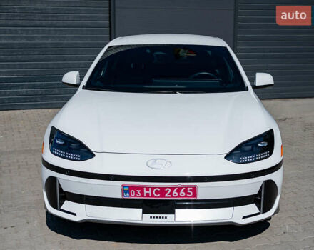Белый Хендай IONIQ 6, объемом двигателя 0 л и пробегом 4 тыс. км за 25950 $, фото 2 на Automoto.ua