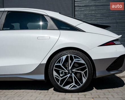 Белый Хендай IONIQ 6, объемом двигателя 0 л и пробегом 4 тыс. км за 25950 $, фото 6 на Automoto.ua