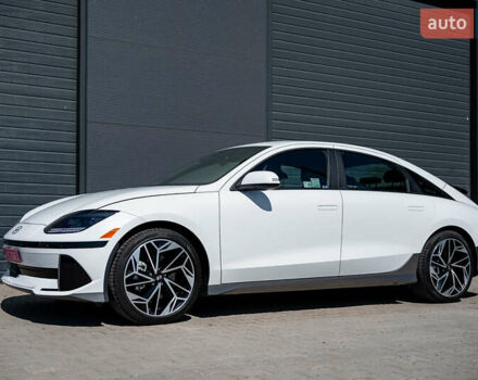 Белый Хендай IONIQ 6, объемом двигателя 0 л и пробегом 4 тыс. км за 25950 $, фото 4 на Automoto.ua