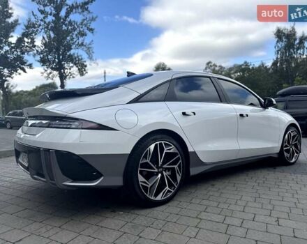 Белый Хендай IONIQ 6, объемом двигателя 0 л и пробегом 7 тыс. км за 32600 $, фото 7 на Automoto.ua