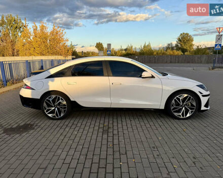 Белый Хендай IONIQ 6, объемом двигателя 0 л и пробегом 49 тыс. км за 25000 $, фото 5 на Automoto.ua