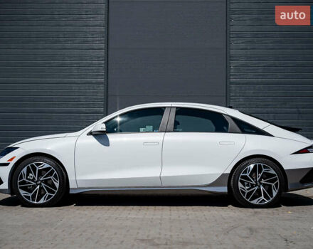 Белый Хендай IONIQ 6, объемом двигателя 0 л и пробегом 4 тыс. км за 25950 $, фото 7 на Automoto.ua