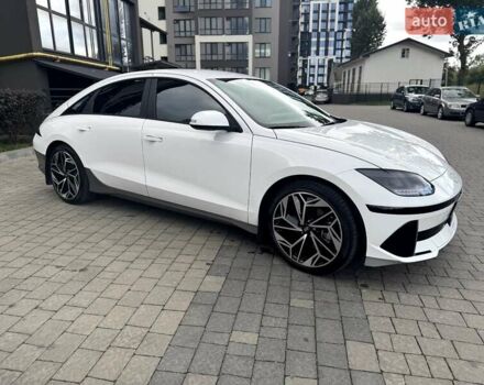 Белый Хендай IONIQ 6, объемом двигателя 0 л и пробегом 7 тыс. км за 32600 $, фото 5 на Automoto.ua