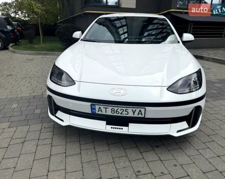 Белый Хендай IONIQ 6, объемом двигателя 0 л и пробегом 7 тыс. км за 32600 $, фото 18 на Automoto.ua