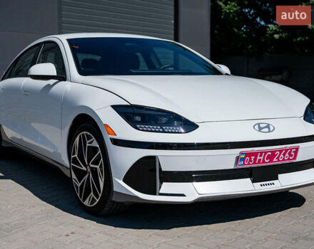 Белый Хендай IONIQ 6, объемом двигателя 0 л и пробегом 4 тыс. км за 25950 $, фото 1 на Automoto.ua
