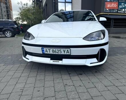 Белый Хендай IONIQ 6, объемом двигателя 0 л и пробегом 7 тыс. км за 32600 $, фото 1 на Automoto.ua