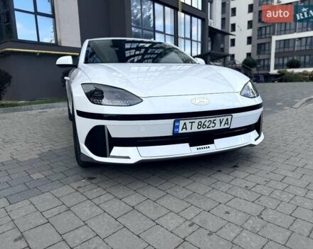 Белый Хендай IONIQ 6, объемом двигателя 0 л и пробегом 7 тыс. км за 32600 $, фото 2 на Automoto.ua