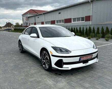 Белый Хендай IONIQ 6, объемом двигателя 0 л и пробегом 10 тыс. км за 25500 $, фото 2 на Automoto.ua