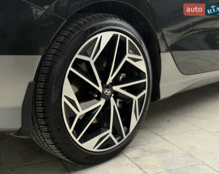 Черный Хендай IONIQ 6, объемом двигателя 0 л и пробегом 4 тыс. км за 28999 $, фото 9 на Automoto.ua