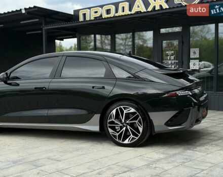 Черный Хендай IONIQ 6, объемом двигателя 0 л и пробегом 4 тыс. км за 28999 $, фото 2 на Automoto.ua