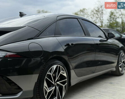 Черный Хендай IONIQ 6, объемом двигателя 0 л и пробегом 4 тыс. км за 28999 $, фото 7 на Automoto.ua