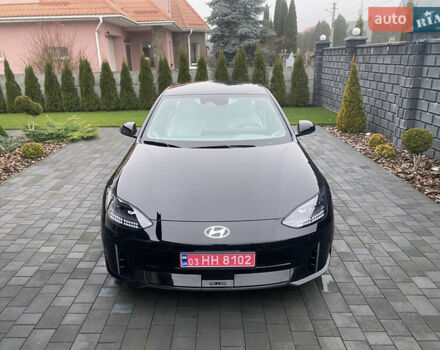 Черный Хендай IONIQ 6, объемом двигателя 0 л и пробегом 17 тыс. км за 24400 $, фото 4 на Automoto.ua