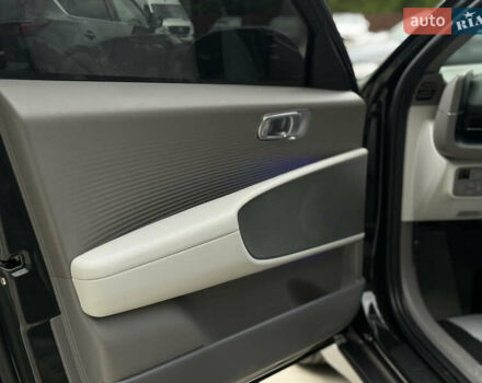 Черный Хендай IONIQ 6, объемом двигателя 0 л и пробегом 4 тыс. км за 28999 $, фото 11 на Automoto.ua