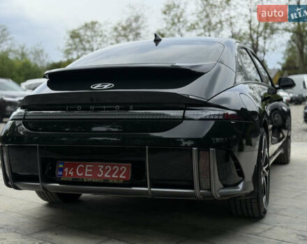 Черный Хендай IONIQ 6, объемом двигателя 0 л и пробегом 4 тыс. км за 28999 $, фото 3 на Automoto.ua