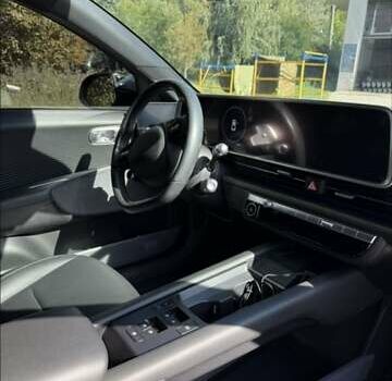 Черный Хендай IONIQ 6, объемом двигателя 0 л и пробегом 55 тыс. км за 24400 $, фото 13 на Automoto.ua