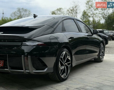 Черный Хендай IONIQ 6, объемом двигателя 0 л и пробегом 4 тыс. км за 28999 $, фото 4 на Automoto.ua