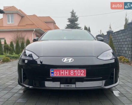 Черный Хендай IONIQ 6, объемом двигателя 0 л и пробегом 17 тыс. км за 24400 $, фото 3 на Automoto.ua