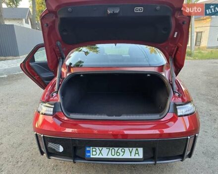 Красный Хендай IONIQ 6, объемом двигателя 0 л и пробегом 39 тыс. км за 23000 $, фото 11 на Automoto.ua