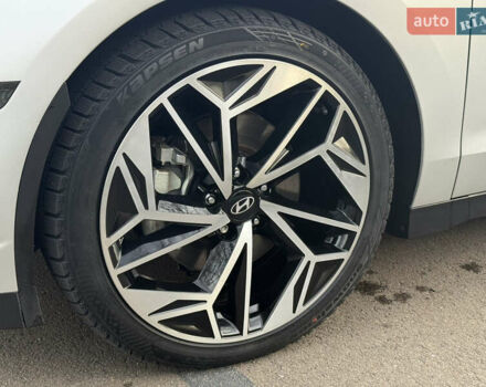 Серый Хендай IONIQ 6, объемом двигателя 0 л и пробегом 10 тыс. км за 28900 $, фото 27 на Automoto.ua