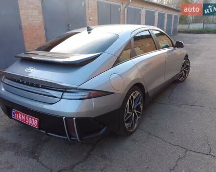 Серый Хендай IONIQ 6, объемом двигателя 0 л и пробегом 36 тыс. км за 25500 $, фото 3 на Automoto.ua