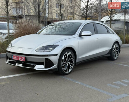 Серый Хендай IONIQ 6, объемом двигателя 0 л и пробегом 10 тыс. км за 28900 $, фото 1 на Automoto.ua