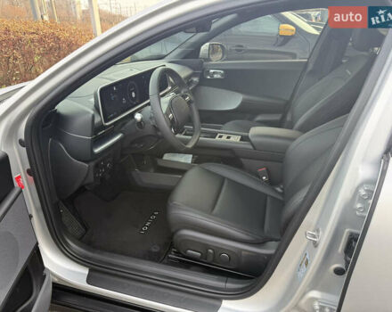 Серый Хендай IONIQ 6, объемом двигателя 0 л и пробегом 10 тыс. км за 28900 $, фото 30 на Automoto.ua