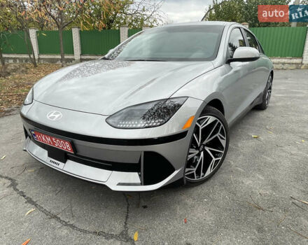 Серый Хендай IONIQ 6, объемом двигателя 0 л и пробегом 36 тыс. км за 24500 $, фото 2 на Automoto.ua