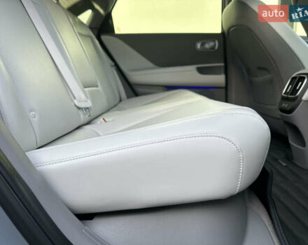 Серый Хендай IONIQ 6, объемом двигателя 0 л и пробегом 41 тыс. км за 28450 $, фото 104 на Automoto.ua
