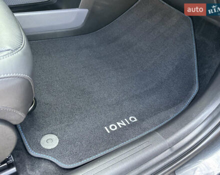 Серый Хендай IONIQ 6, объемом двигателя 0 л и пробегом 9 тыс. км за 31700 $, фото 82 на Automoto.ua
