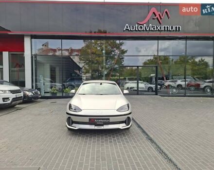 Серый Хендай IONIQ 6, объемом двигателя 0 л и пробегом 17 тыс. км за 35900 $, фото 1 на Automoto.ua