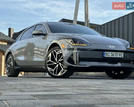 Серый Хендай IONIQ 6, объемом двигателя 0 л и пробегом 41 тыс. км за 28450 $, фото 2 на Automoto.ua
