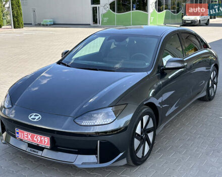 Серый Хендай IONIQ 6, объемом двигателя 0 л и пробегом 9 тыс. км за 31700 $, фото 1 на Automoto.ua