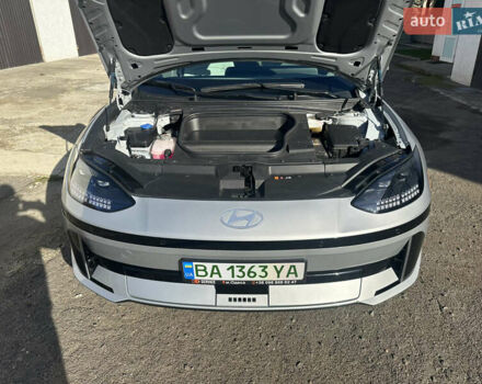 Серый Хендай IONIQ 6, объемом двигателя 0 л и пробегом 9 тыс. км за 30000 $, фото 3 на Automoto.ua